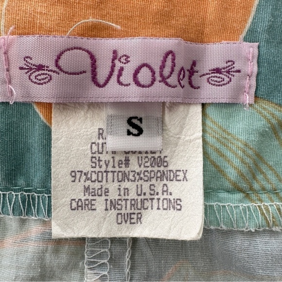 Violet a-line mini skirt in cotton/spandex blend, floral tropical print, unlined - Picture 9 of 10